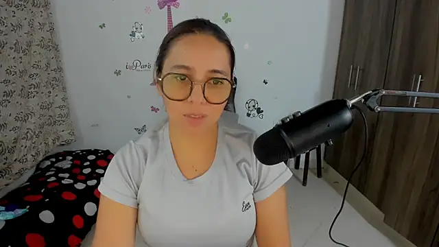 Snapshot of isa_loves_cum chatting on April 2026 11:43:02 PM isa loves cum online show from April 2026 11:43:02 PM