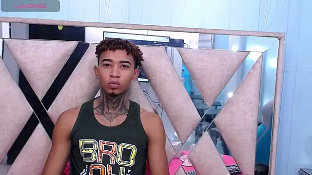 Snapshot of sexy_blacks_ chatting on January 2025 11:17:01 AM sexy blacks online show from January 2025 11:17:01 AM