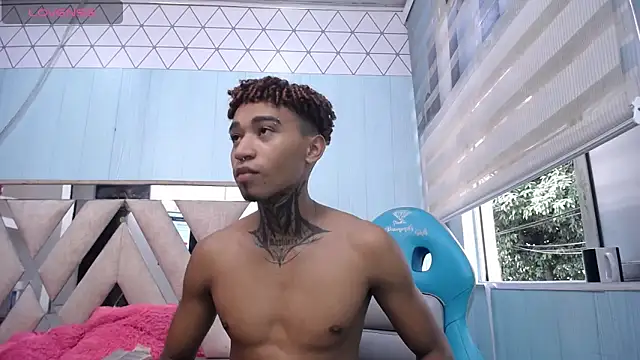 Snapshot of sexy_blacks_ chatting on February 2025 03:50:02 PM sexy blacks online show from February 2025 03:50:02 PM