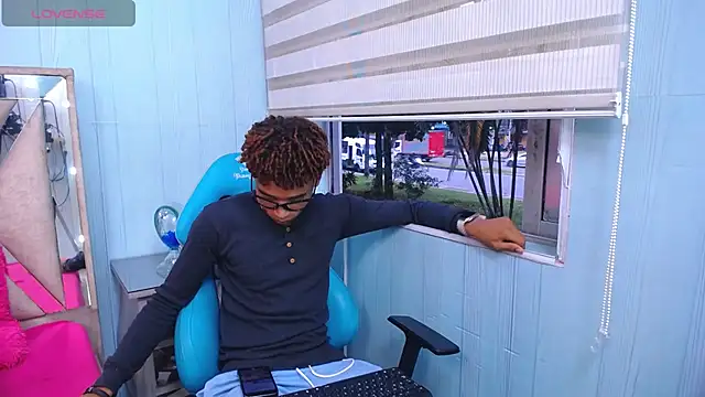 Snapshot of sexy_blacks_ chatting on February 2025 11:25:01 AM sexy blacks online show from February 2025 11:25:01 AM