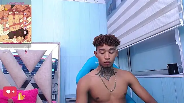 Snapshot of sexy_blacks_ chatting on February 2025 02:42:02 PM sexy blacks online show from February 2025 02:42:02 PM