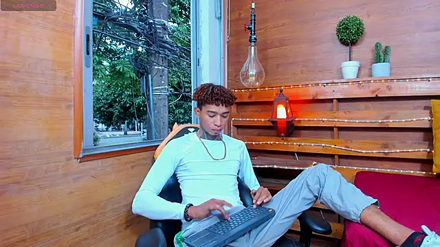 Snapshot of sexy_blacks_ chatting on March 2025 11:32:01 AM sexy blacks online show from March 2025 11:32:01 AM