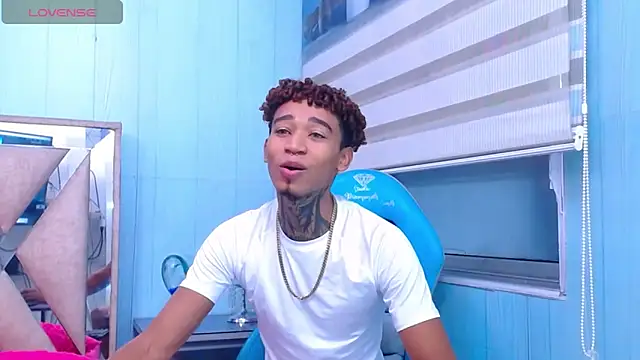 Snapshot of sexy_blacks_ chatting on March 2025 11:31:01 AM sexy blacks online show from March 2025 11:31:01 AM