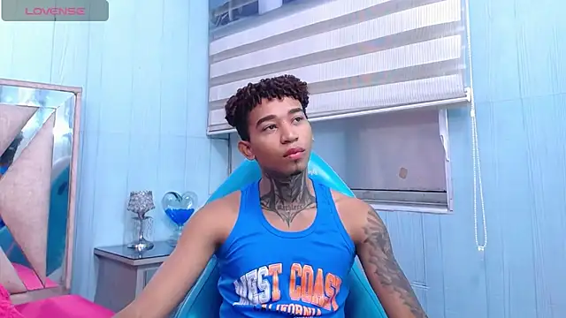 Snapshot of sexy_blacks_ chatting on September 2025 11:43:02 AM sexy blacks online show from September 2025 11:43:02 AM