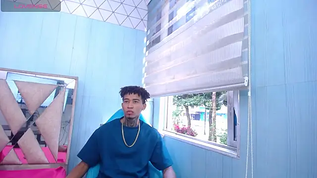 Snapshot of sexy_blacks_ chatting on September 2025 12:05:01 PM sexy blacks online show from September 2025 12:05:01 PM