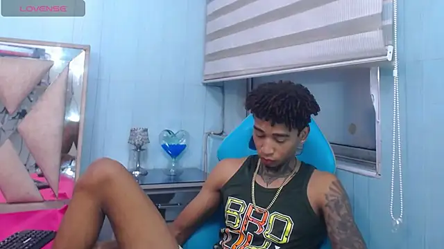 Snapshot of sexy_blacks_ chatting on September 2025 11:32:01 AM sexy blacks online show from September 2025 11:32:01 AM