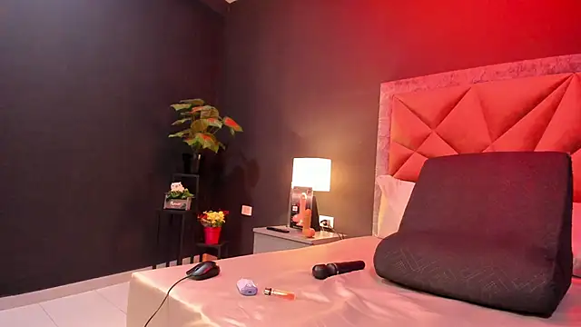 mia milff online show from October 2025 06:42:02 PM