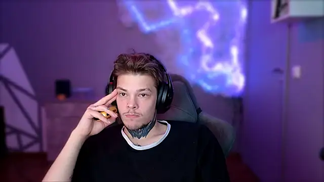 DENIS HERE online show from December 2024 01:22:01 PM