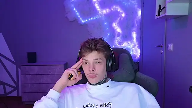 DENIS HERE online show from December 2024 08:48:01 PM