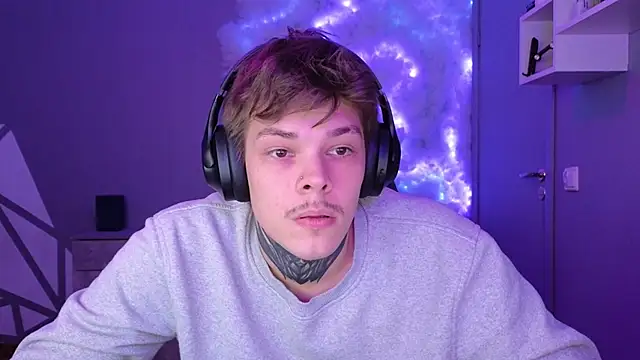 DENIS HERE online show from December 2024 07:40:02 PM