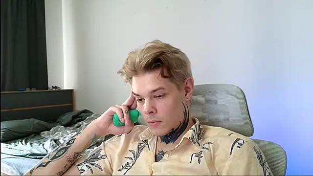 Snapshot of DENIS_HERE chatting on May 2026 12:01:01 PM DENIS HERE online show from May 2026 12:01:01 PM
