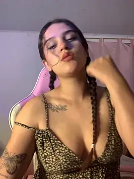 Snapshot of violet-333 chatting on December 2024 05:09:02 AM violet-333 online show from December 2024 05:09:02 AM