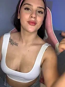 Snapshot of violet-333 chatting on February 2025 07:22:02 PM violet-333 online show from February 2025 07:22:02 PM