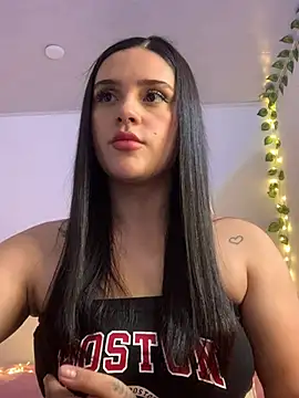 Snapshot of violet-333 chatting on February 2025 06:12:01 PM violet-333 online show from February 2025 06:12:01 PM