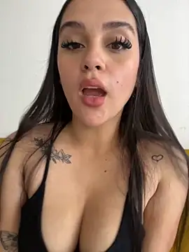 Snapshot of violet-333 chatting on November 2025 01:33:02 PM violet-333 online show from November 2025 01:33:02 PM