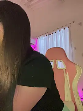 Snapshot of violet-333 chatting on January 2026 03:17:01 PM violet-333 online show from January 2026 03:17:01 PM