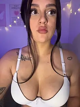 Snapshot of violet-333 chatting on February 2026 04:57:01 PM violet-333 online show from February 2026 04:57:01 PM