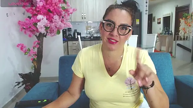 dakota johnson10 online show from October 2025 11:27:01 AM