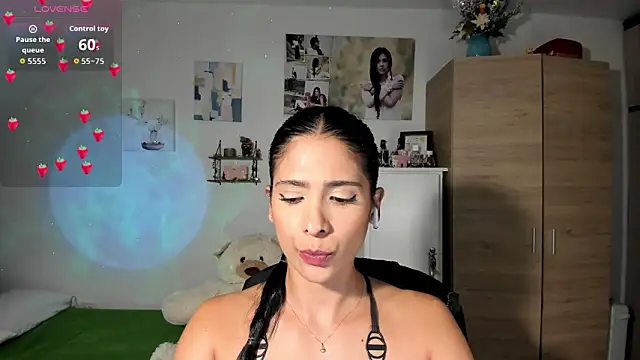 VeronikaOlsen online show from October 2025 07:22:01 PM