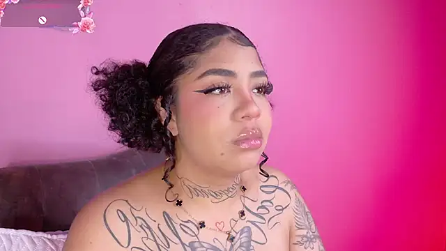 foxxy-lov3 online show from March 2026 01:36:02 PM