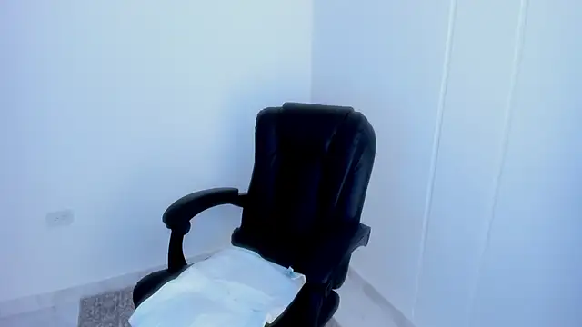 dominique21  online show from March 2026 05:04:02 AM