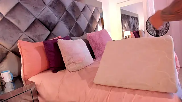 sofhiaa adaams online show from February 2025 08:53:01 PM