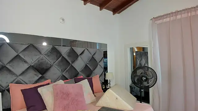 sofhiaa adaams online show from February 2025 05:44:01 PM