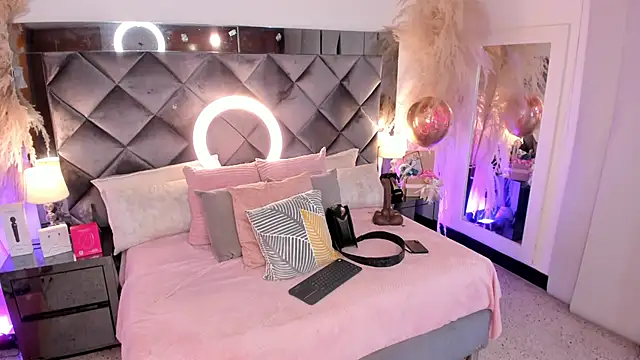 sofhiaa adaams online show from October 2025 11:01:02 PM