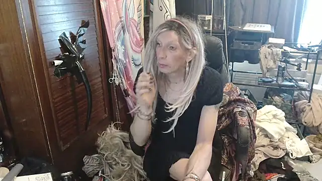 Snapshot of Ombeline1 chatting on May 2026 03:42:02 PM Ombeline1 online show from May 2026 03:42:02 PM