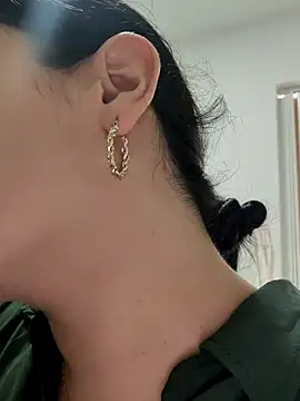 Lia Hurley online show from December 2024 05:10:02 PM