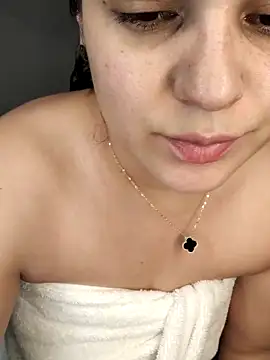 Lia Hurley online show from February 2025 02:24:02 PM