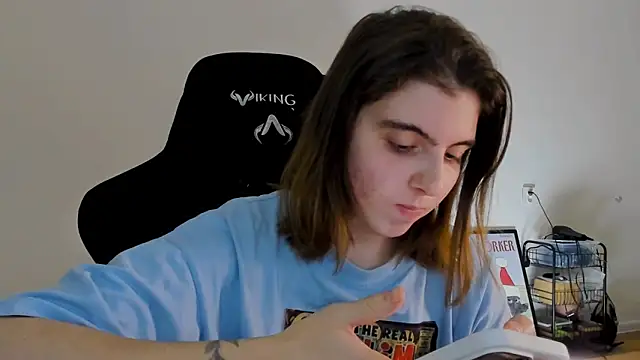 emmamurrr online show from December 2024 07:43:02 PM