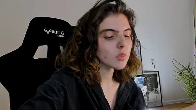 emmamurrr online show from December 2024 08:28:02 PM