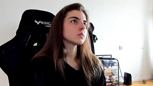 emmamurrr online show from October 2025 10:25:01 AM