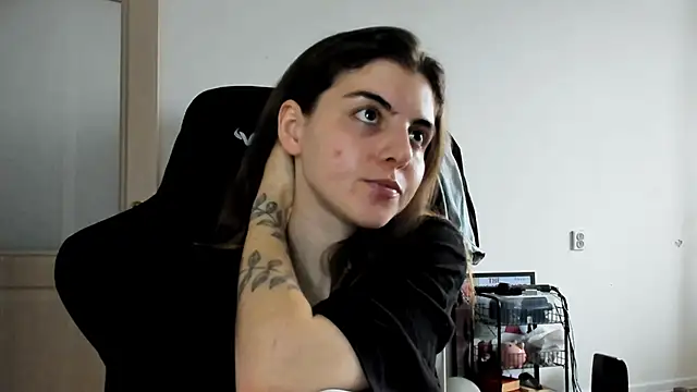 emmamurrr online show from November 2025 08:37:02 AM