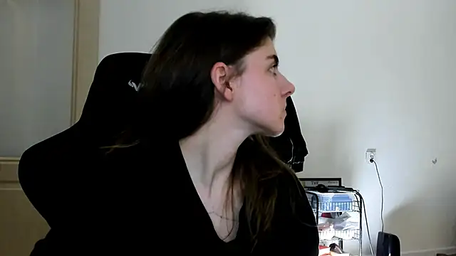 emmamurrr online show from November 2025 02:06:01 PM