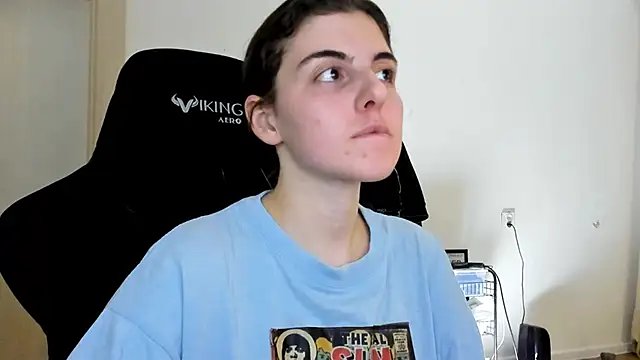 emmamurrr online show from November 2025 04:07:01 PM