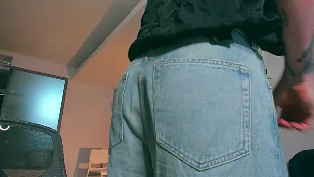 Samuel Andrew online show from November 2025 04:23:01 AM