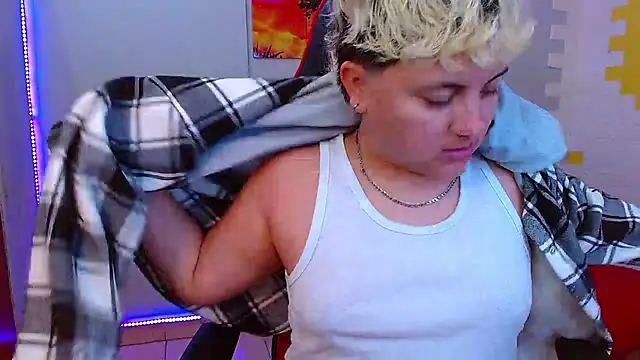 isabeautyx19 online show from February 2025 07:12:02 PM