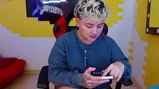 isabeautyx19 online show from March 2025 07:42:02 PM