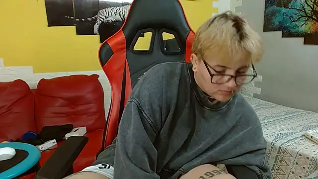 isabeautyx19 online show from October 2025 01:14:01 AM