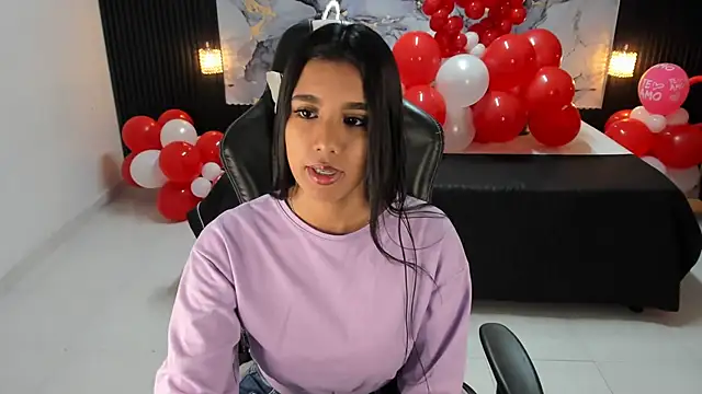 Snapshot of Ivy_16 chatting on February 2025 12:05:02 PM Ivy 16 online show from February 2025 12:05:02 PM