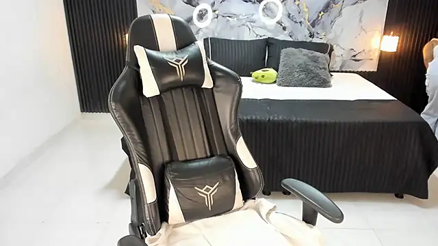 Snapshot of Ivy_16 chatting on February 2025 12:00:02 PM Ivy 16 online show from February 2025 12:00:02 PM