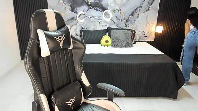 Snapshot of Ivy_16 chatting on March 2025 12:01:01 PM Ivy 16 online show from March 2025 12:01:01 PM