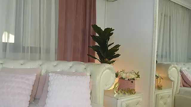 Snapshot of NinaCrystal1 chatting on July 2026 10:39:01 AM NinaCrystal1 online show from July 2026 10:39:01 AM