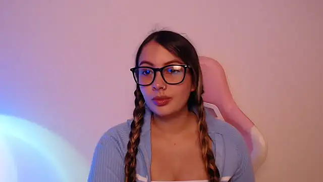 lalawhitte online show from November 2025 02:08:01 PM