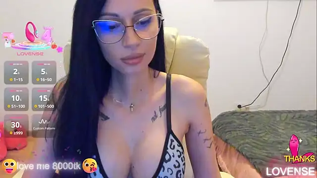 kissnicol32 online show from November 2025 04:51:01 PM