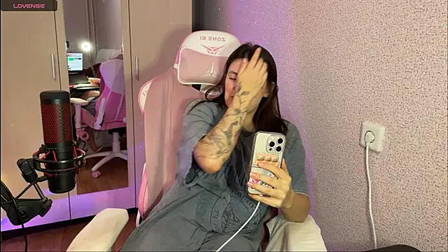 Katrin  kiss online show from February 2025 08:30:01 PM