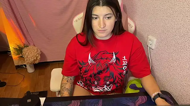 Katrin  kiss online show from December 2025 06:39:01 PM