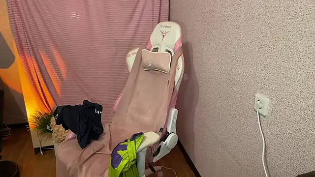 Katrin  kiss online show from December 2025 06:26:01 PM